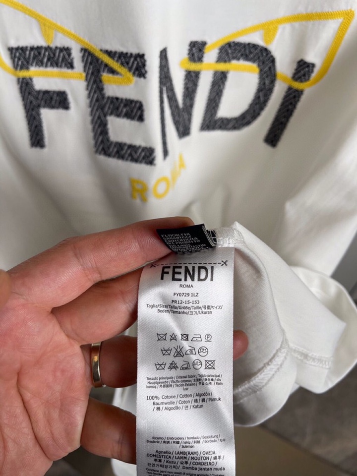 FENDI 芬迪2025春夏新品短袖圆领T恤，原版印花刺绣字母Logo，三标齐 帅气时尚，简约百搭款。纯