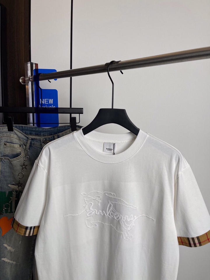 Burberry 巴宝莉BBR2025春夏新品短袖圆领T恤，原版印花刺绣字母Logo，三标齐 帅气时尚，