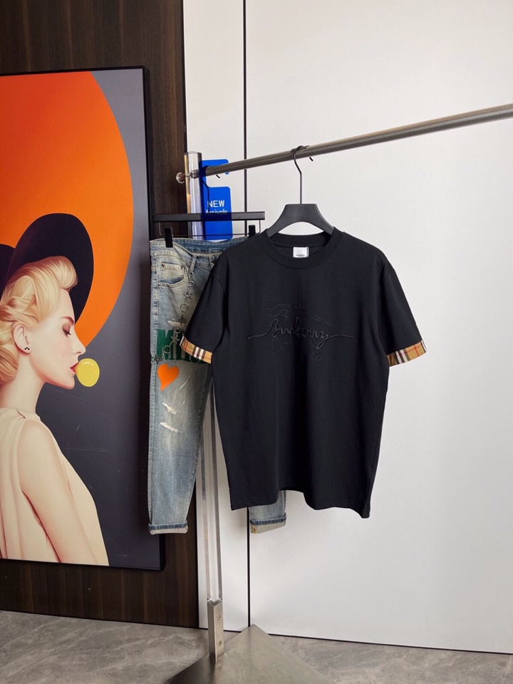 Burberry 巴宝莉BBR2025春夏新品短袖圆领T恤，原版印花刺绣字母Logo，三标齐 帅气时尚，