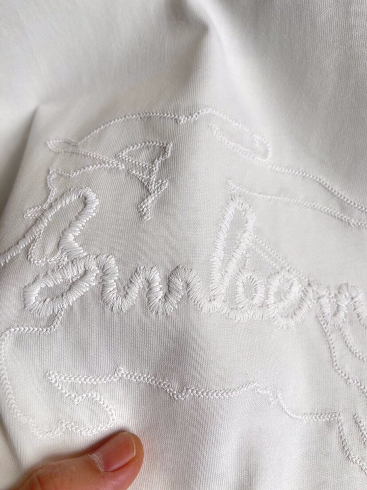 Burberry 巴宝莉BBR2025春夏新品短袖圆领T恤，原版印花刺绣字母Logo，三标齐 帅气时尚，