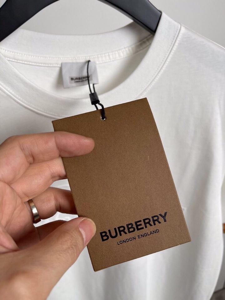 Burberry 巴宝莉BBR2025春夏新品短袖圆领T恤，原版印花刺绣字母Logo，三标齐 帅气时尚，
