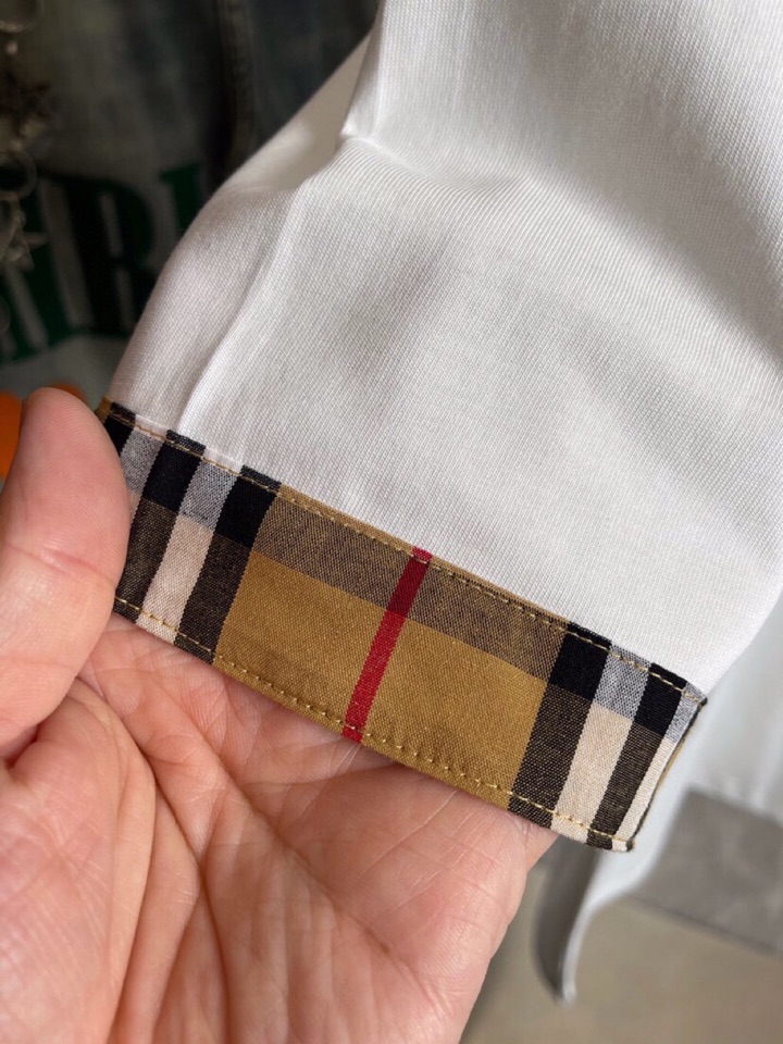 Burberry 巴宝莉BBR2025春夏新品短袖圆领T恤，原版印花刺绣字母Logo，三标齐 帅气时尚，