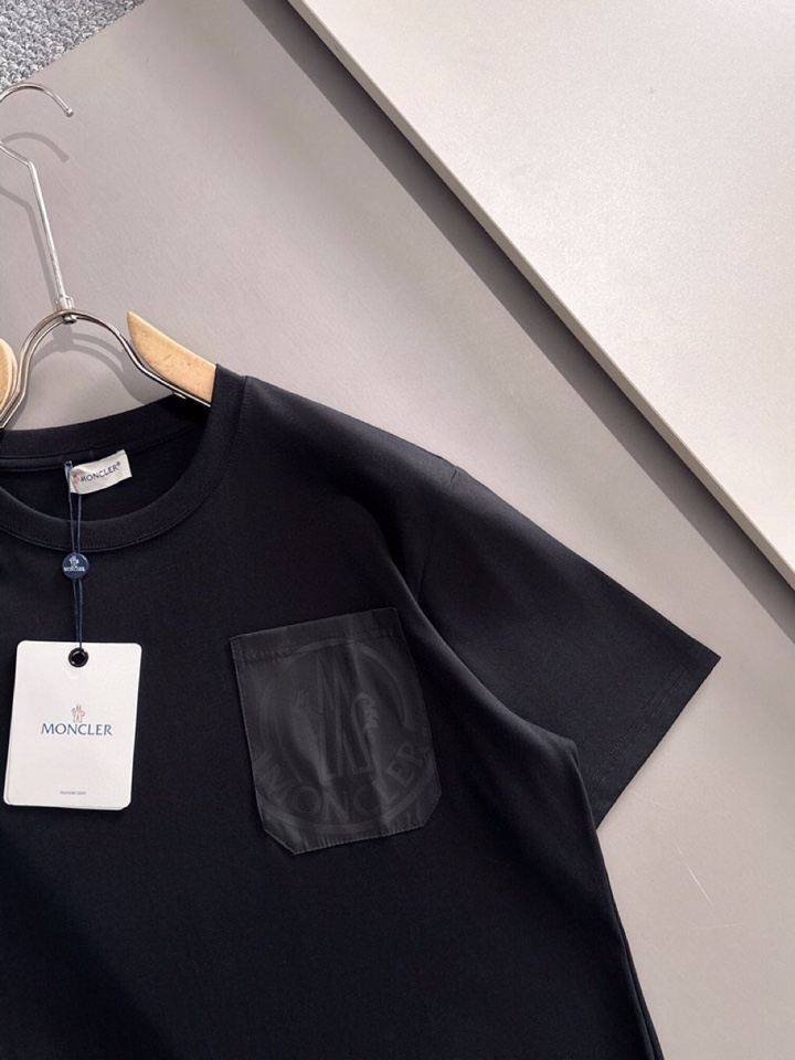Moncler  蒙口2025春夏新品短袖圆领T恤，原版印花刺绣字母Logo，三标齐 帅气时尚，简约百搭