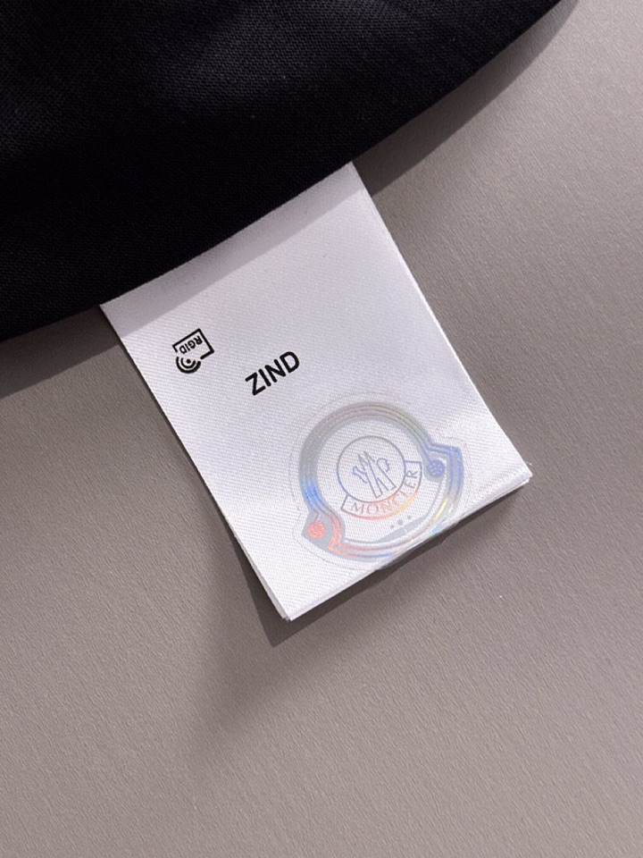 Moncler  蒙口2025春夏新品短袖圆领T恤，原版印花刺绣字母Logo，三标齐 帅气时尚，简约百搭