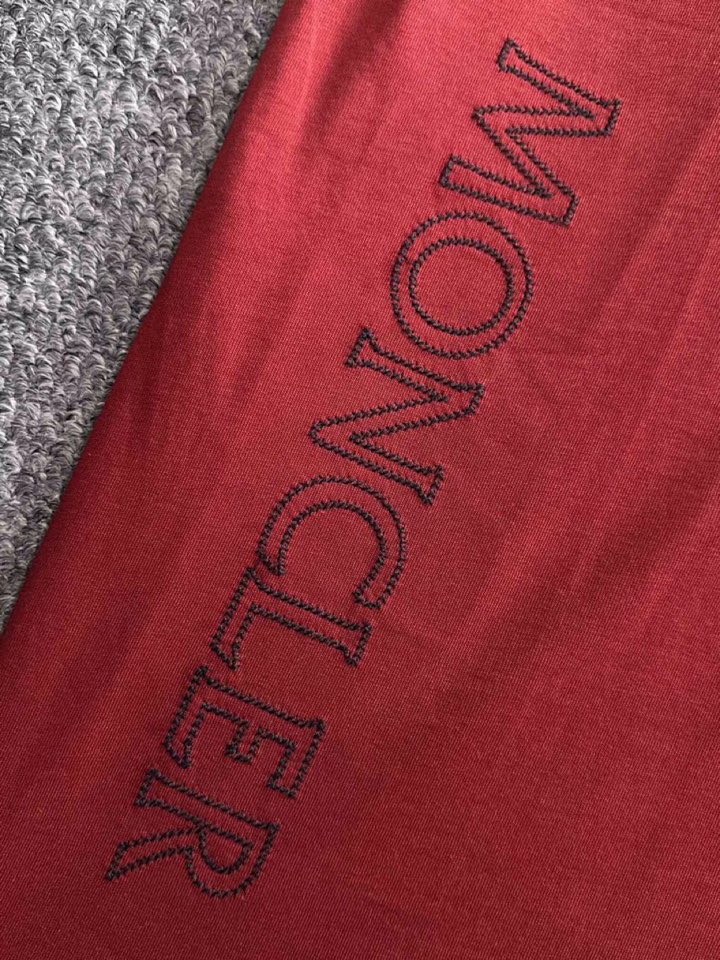 Moncler  蒙口2025春夏新品短袖圆领T恤，原版印花刺绣字母Logo，三标齐 帅气时尚，简约百搭