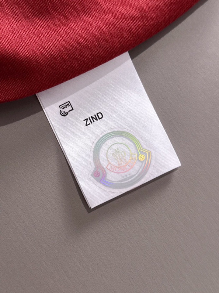 Moncler  蒙口2025春夏新品短袖圆领T恤，原版印花刺绣字母Logo，三标齐 帅气时尚，简约百搭