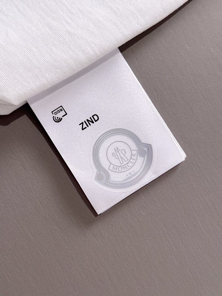 Moncler  蒙口2025春夏新品短袖圆领T恤，原版印花刺绣字母Logo，三标齐 帅气时尚，简约百搭