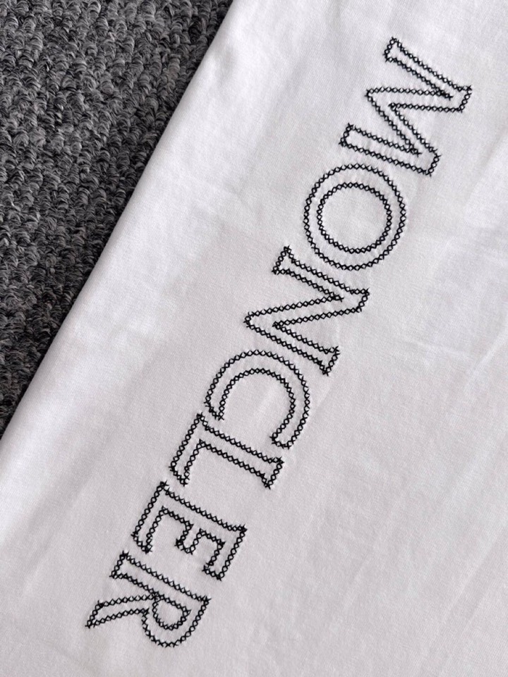 Moncler  蒙口2025春夏新品短袖圆领T恤，原版印花刺绣字母Logo，三标齐 帅气时尚，简约百搭
