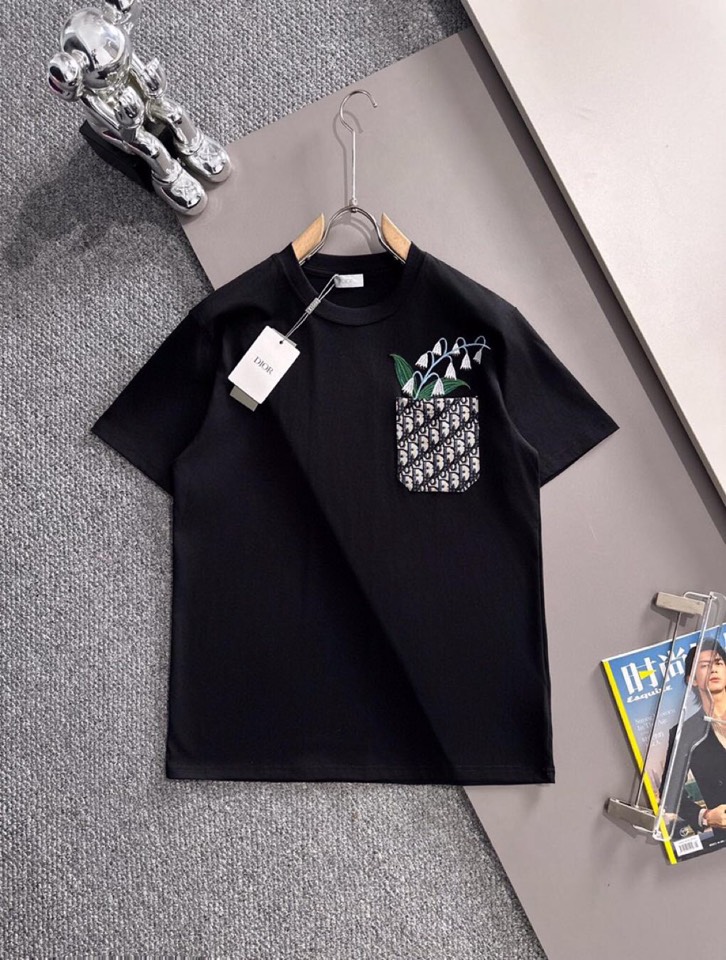 Dior 迪奥2025春夏新品短袖圆领T恤，原版印花刺绣字母Logo，三标齐 帅气时尚，简约百搭款。纯棉