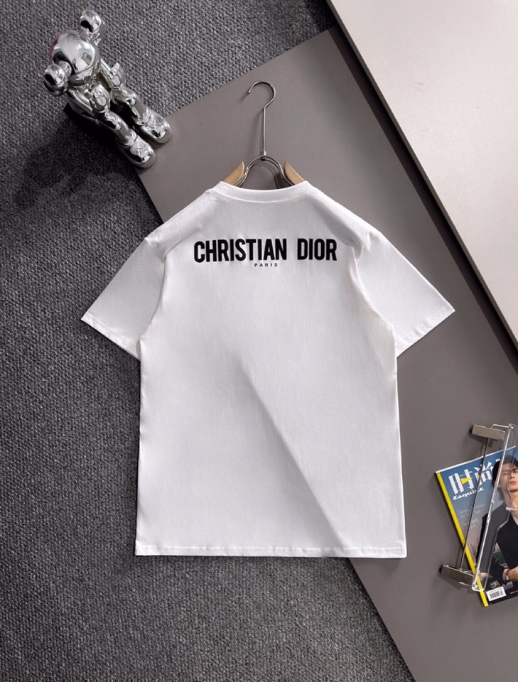 Dior 迪奥2025春夏新品短袖圆领T恤，原版印花刺绣字母Logo，三标齐 帅气时尚，简约百搭款。纯棉