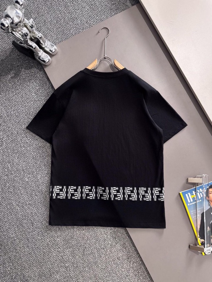 FENDI 芬迪2025春夏新品短袖圆领T恤，原版印花刺绣字母Logo，三标齐 帅气时尚，简约百搭款。纯
