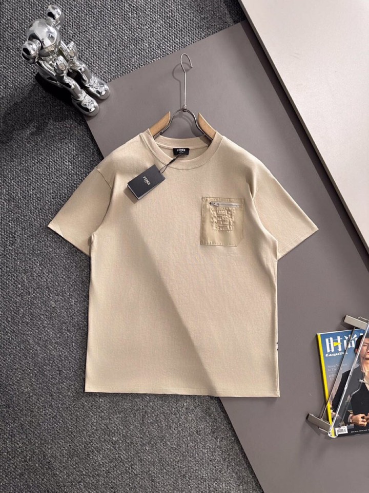 FENDI 芬迪2025春夏新品短袖圆领T恤，原版印花刺绣字母Logo，三标齐 帅气时尚，简约百搭款。纯