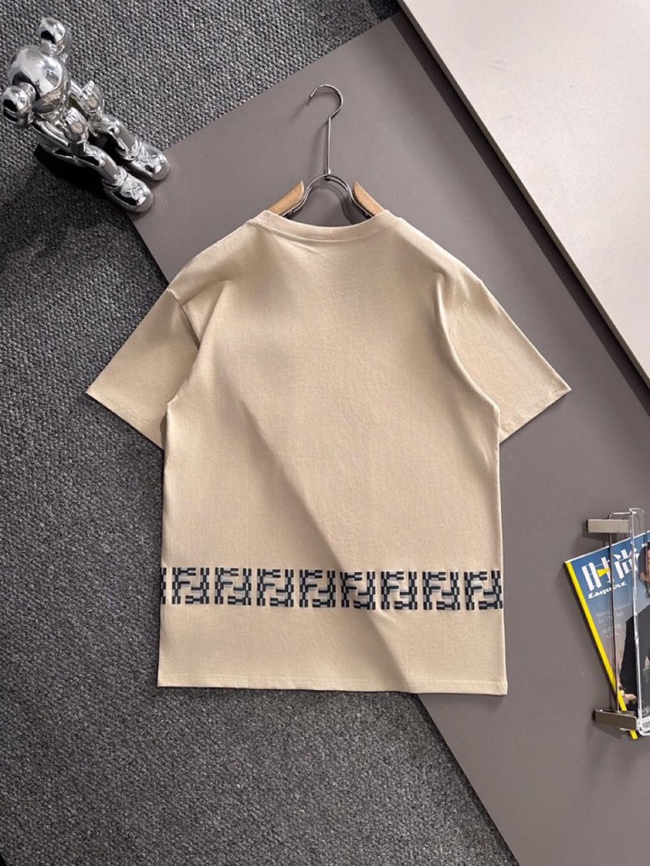 FENDI 芬迪2025春夏新品短袖圆领T恤，原版印花刺绣字母Logo，三标齐 帅气时尚，简约百搭款。纯