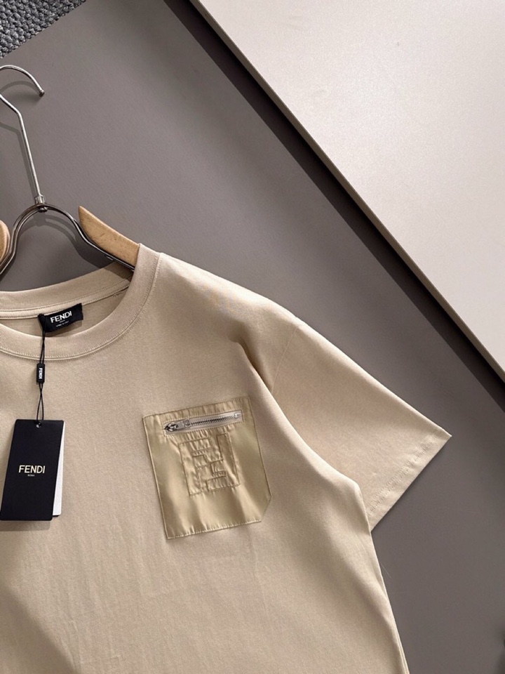 FENDI 芬迪2025春夏新品短袖圆领T恤，原版印花刺绣字母Logo，三标齐 帅气时尚，简约百搭款。纯