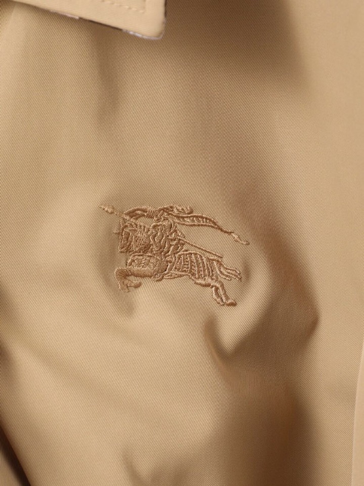Burberry 巴宝莉25早秋新款发布巴宝莉翻领夹克外套，秋季爆款外套，格子内里，战马刺绣款外套，穿上