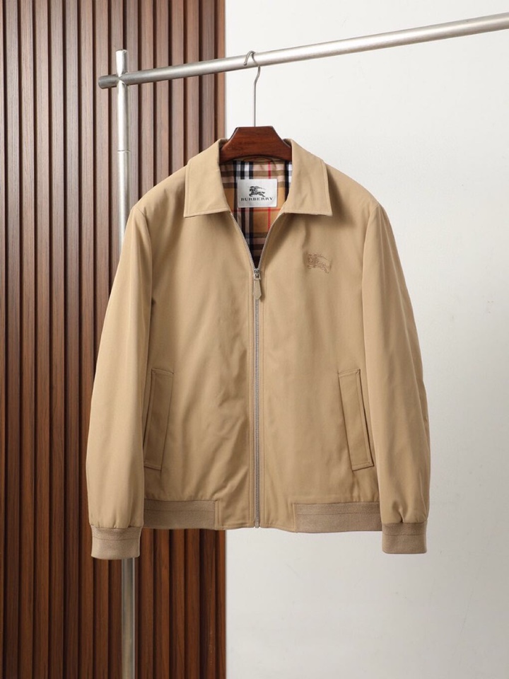 Burberry 巴宝莉25早秋新款发布巴宝莉翻领夹克外套，秋季爆款外套，格子内里，战马刺绣款外套，穿上