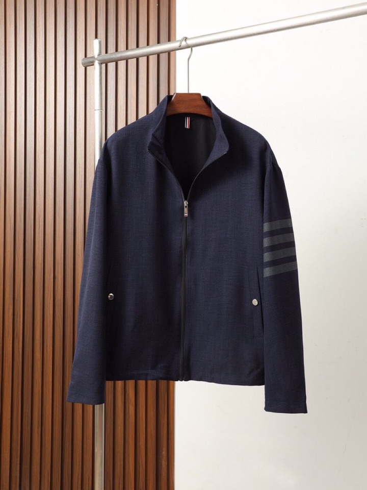 THOM BROWNE 汤姆布朗 TB2025秋季立领夹克外套！今年的新品，男士超软面料帅酷爆款 外套。