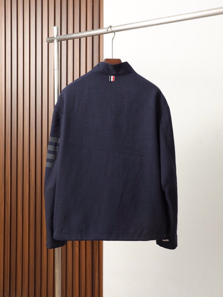 THOM BROWNE 汤姆布朗 TB2025秋季立领夹克外套！今年的新品，男士超软面料帅酷爆款 外套。