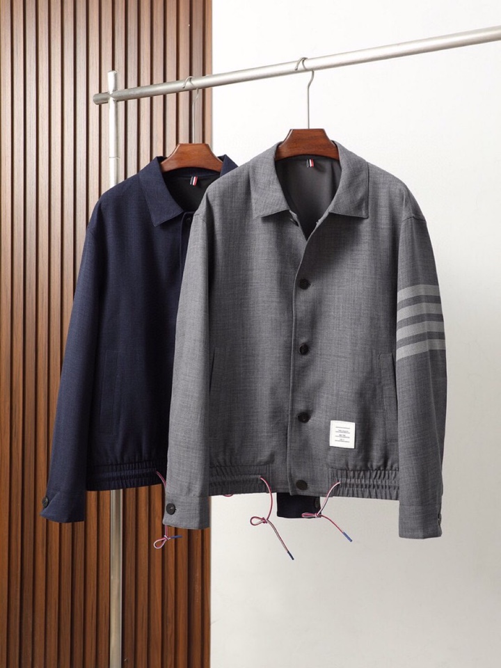 THOM BROWNE 汤姆布朗 TB25秋季翻领夹克外套！今年的新品，男士超软面料帅酷爆款 外套。时尚