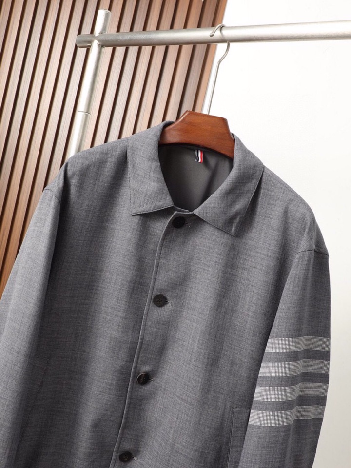 THOM BROWNE 汤姆布朗 TB25秋季翻领夹克外套！今年的新品，男士超软面料帅酷爆款 外套。时尚