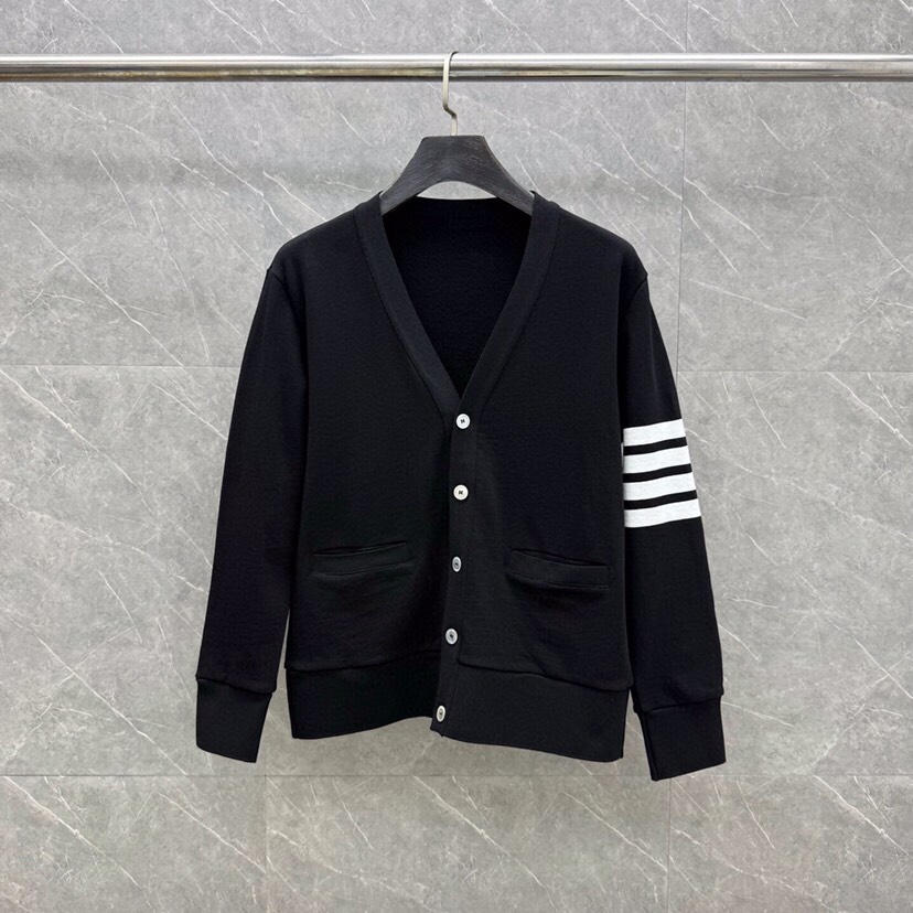 THOM BROWNE 汤姆布朗 TB色织棉开衫有口袋  卫衣材质情侣款开衫码数：00-6  颜色：浅灰