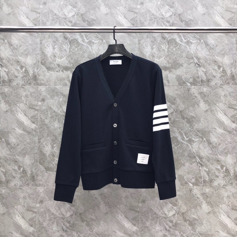 THOM BROWNE 汤姆布朗 TB色织棉开衫有口袋  卫衣材质情侣款开衫码数：00-6  颜色：浅灰