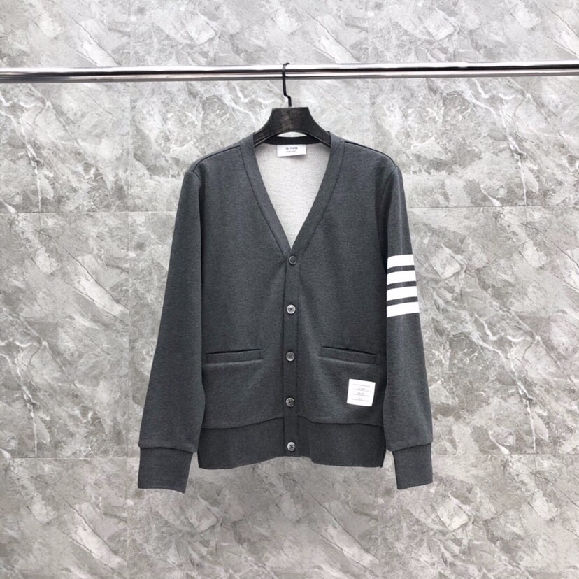 THOM BROWNE 汤姆布朗 TB色织棉开衫有口袋  卫衣材质情侣款开衫码数：00-6  颜色：浅灰