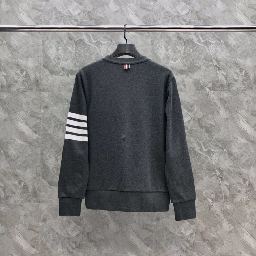 THOM BROWNE 汤姆布朗 TB色织棉开衫有口袋  卫衣材质情侣款开衫码数：00-6  颜色：浅灰
