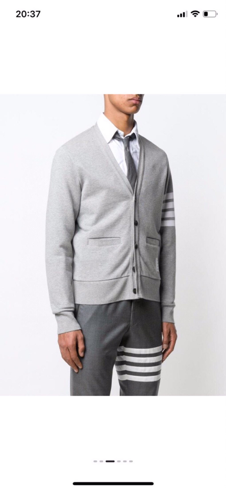 THOM BROWNE 汤姆布朗 TB色织棉开衫有口袋  卫衣材质情侣款开衫码数：00-6  颜色：浅灰