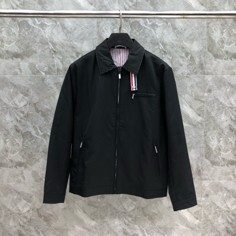 THOM BROWNE 汤姆布朗 TB百搭双侧织带双层休闲夹克外套，翻领夹克外套码数：1-4  颜色：灰