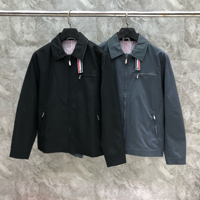 THOM BROWNE 汤姆布朗 TB百搭双侧织带双层休闲夹克外套，翻领夹克外套码数：1-4  颜色：灰