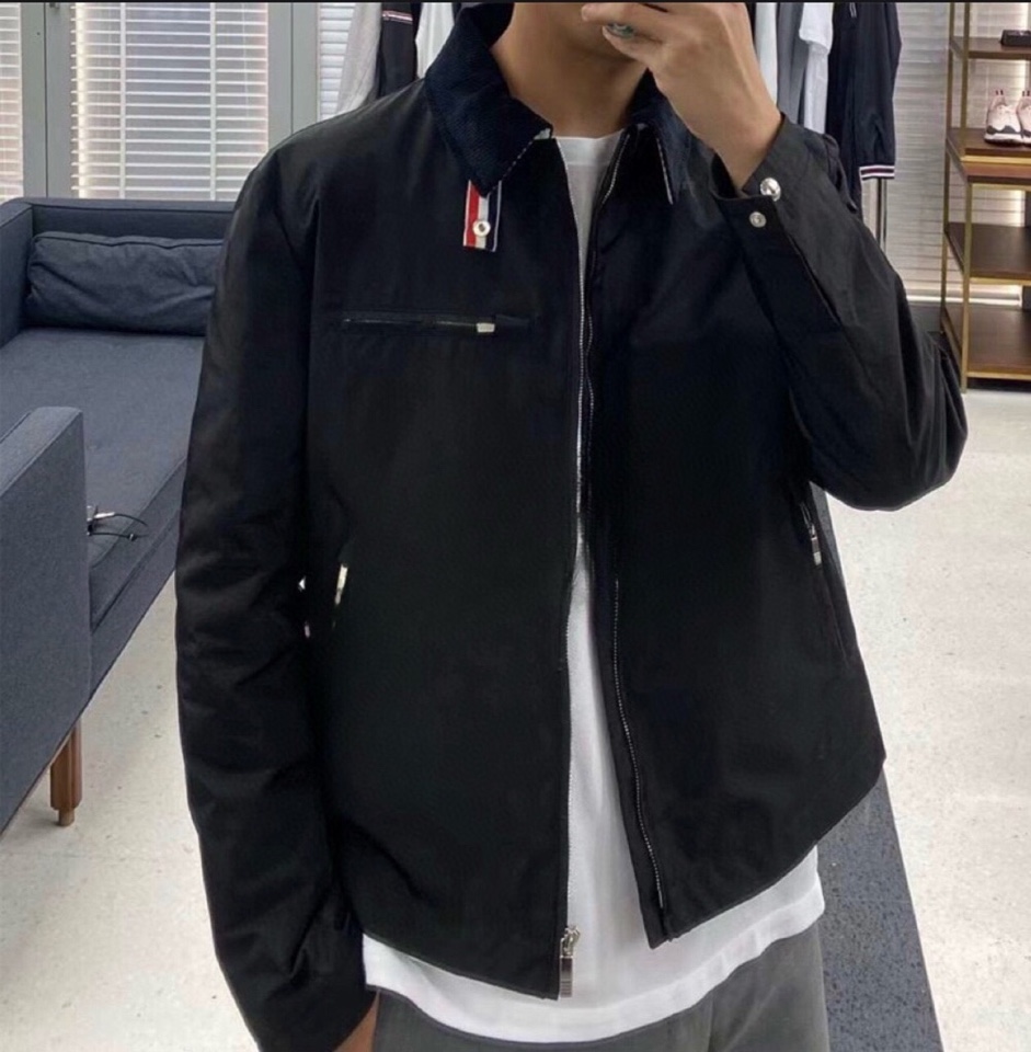 THOM BROWNE 汤姆布朗 TB百搭双侧织带双层休闲夹克外套，翻领夹克外套码数：1-4  颜色：灰