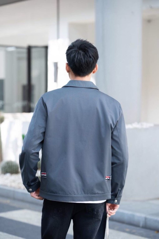 THOM BROWNE 汤姆布朗 TB百搭双侧织带双层休闲夹克外套，翻领夹克外套码数：1-4  颜色：灰