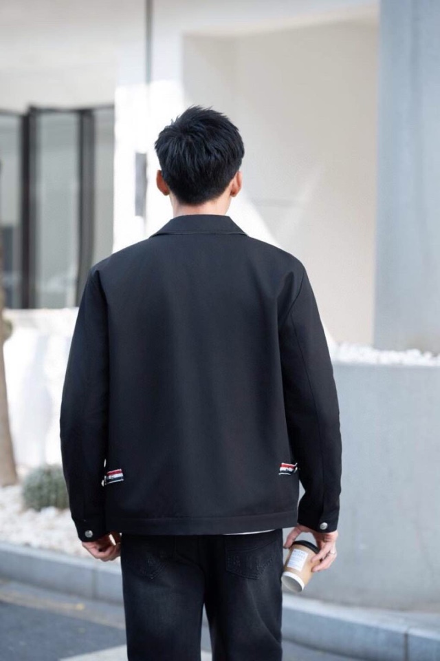 THOM BROWNE 汤姆布朗 TB百搭双侧织带双层休闲夹克外套，翻领夹克外套码数：1-4  颜色：灰