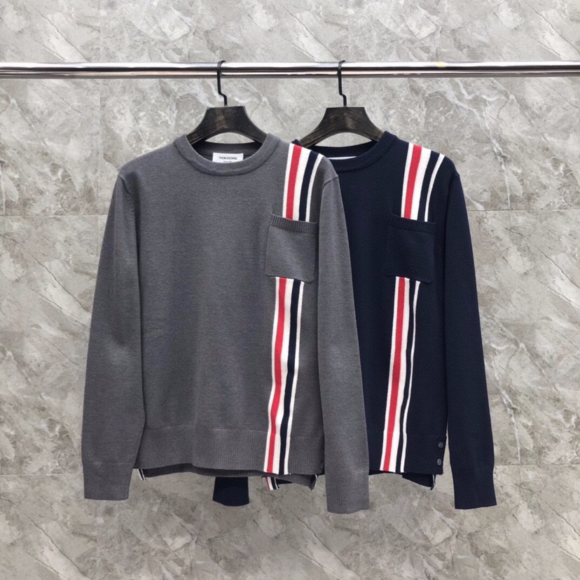 THOM BROWNE 汤姆布朗 TB左肩织带圆领毛衣 \n颜色：灰色、藏青色  码数：1-4\n（下单