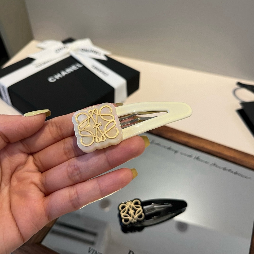 NO:542779,(Single) LOEWE new hairpin hairpin, hairpin, loewe, loewe, loewe, hairpins19860909（单个） LOEWE罗意威新款发夹发夹,发夹,loewe,loewe,hairpins,accessory
