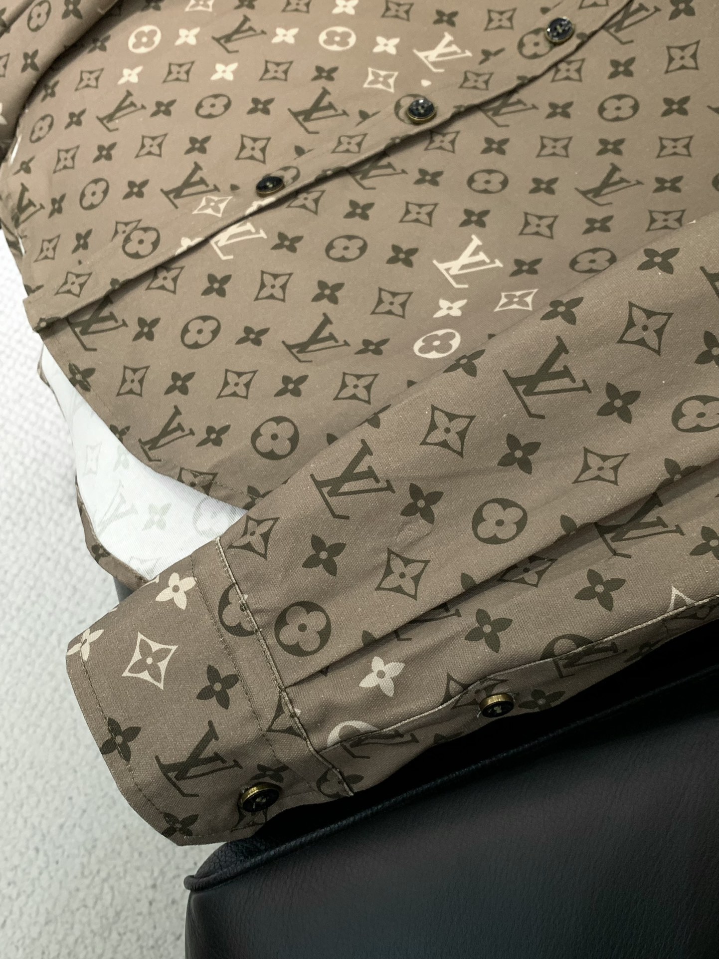 ，LouisVuitton 路易威登，2025秋季最新款，专柜同步有售，原单狠货，时尚休闲长袖衬衫外套，