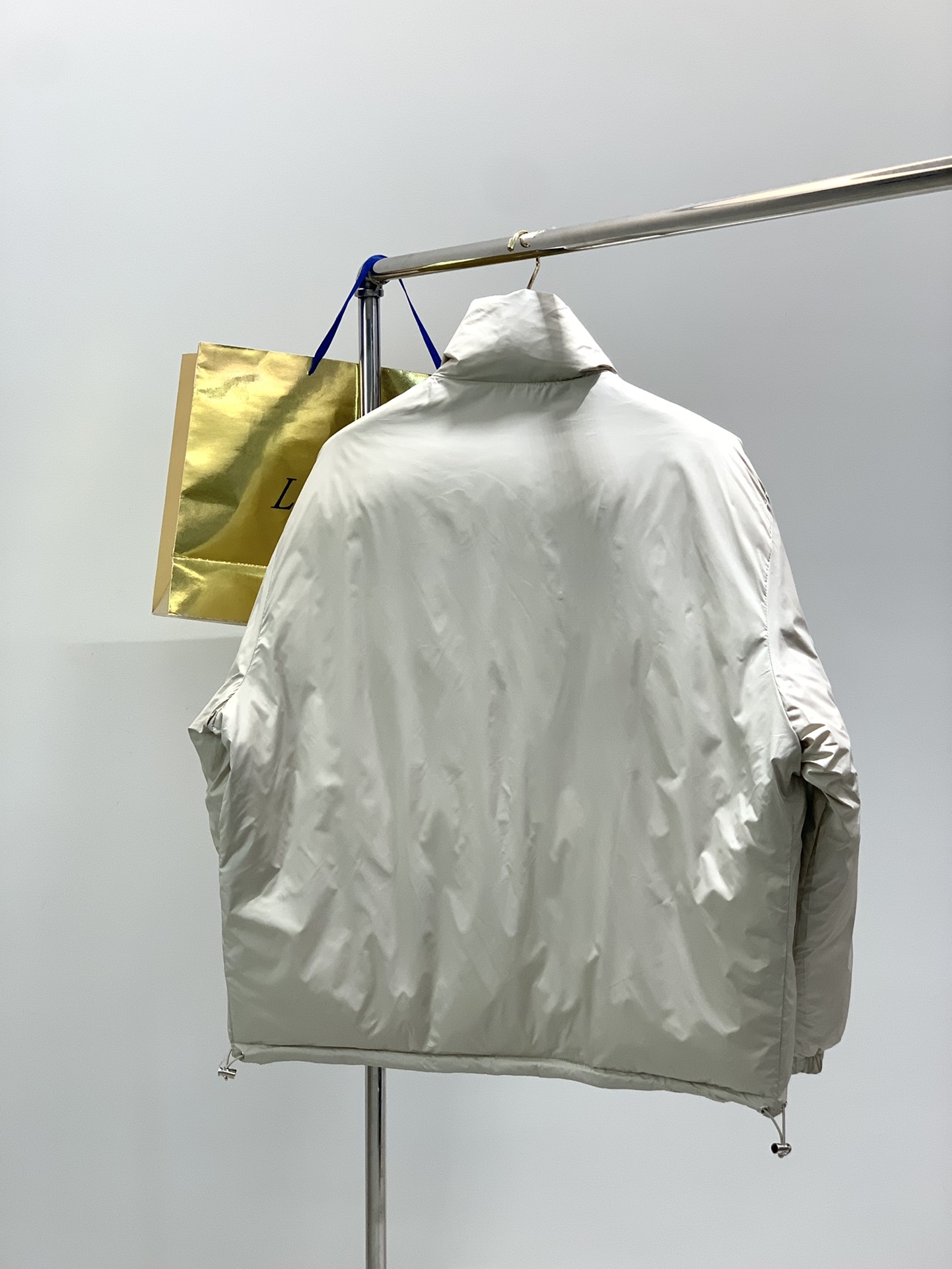 ，miu miu 2025冬季最新品，专柜同步有售，原单狠货，时尚休闲两面穿羽绒服外套，进口原版面料，上