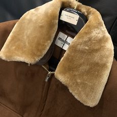 ,miu miu 2025冬季最新品,专柜同步有售,原单狠货,时尚休闲➕薄棉外套,进口原版面料,上身舒适 ,miu miu 2025冬季最新品,专柜同步有售,原单狠货,时尚休闲➕薄棉外套,进口原版面料,上身舒适