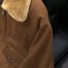,miu miu 2025冬季最新品,专柜同步有售,原单狠货,时尚休闲➕薄棉外套,进口原版面料,上身舒适 ,miu miu 2025冬季最新品,专柜同步有售,原单狠货,时尚休闲➕薄棉外套,进口原版面料,上身舒适