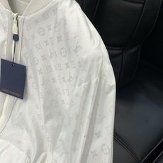 ,LouisVuitton 路易威登,2025秋季最新款,专柜同步有售,原单狠货,时尚休闲两面穿连帽外套 ,LouisVuitton 路易威登,2025秋季最新款,专柜同步有售,原单狠货,时尚休闲两面穿连帽外套