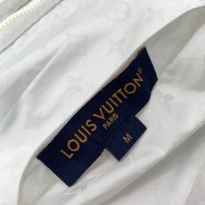 ,LouisVuitton 路易威登,2025秋季最新款,专柜同步有售,原单狠货,时尚休闲两面穿连帽外套 ,LouisVuitton 路易威登,2025秋季最新款,专柜同步有售,原单狠货,时尚休闲两面穿连帽外套