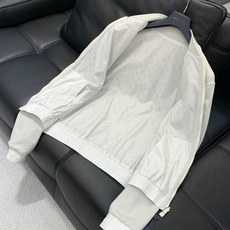 ,LouisVuitton 路易威登,2025秋季最新款,专柜同步有售,原单狠货,时尚休闲两面穿连帽外套 ,LouisVuitton 路易威登,2025秋季最新款,专柜同步有售,原单狠货,时尚休闲两面穿连帽外套