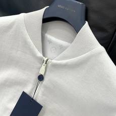 ,LouisVuitton 路易威登,2025秋季最新款,专柜同步有售,原单狠货,时尚休闲两面穿连帽外套 ,LouisVuitton 路易威登,2025秋季最新款,专柜同步有售,原单狠货,时尚休闲两面穿连帽外套
