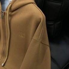,Loewe 罗意威,2025秋季最新款,专柜同步有售,原单狠货,时尚休闲连帽外套,上身很有特点!吸睛而 ,Loewe 罗意威,2025秋季最新款,专柜同步有售,原单狠货,时尚休闲连帽外套,上身很有特点!吸睛而