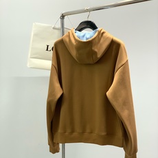 ,Loewe 罗意威,2025秋季最新款,专柜同步有售,原单狠货,时尚休闲连帽外套,上身很有特点!吸睛而 ,Loewe 罗意威,2025秋季最新款,专柜同步有售,原单狠货,时尚休闲连帽外套,上身很有特点!吸睛而