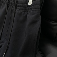 ,Burberry 巴宝莉,2025秋季最新品,专柜同步有售,原单狠货,时尚休闲裤,进口原版面料,上身舒 ,Burberry 巴宝莉,2025秋季最新品,专柜同步有售,原单狠货,时尚休闲裤,进口原版面料,上身舒