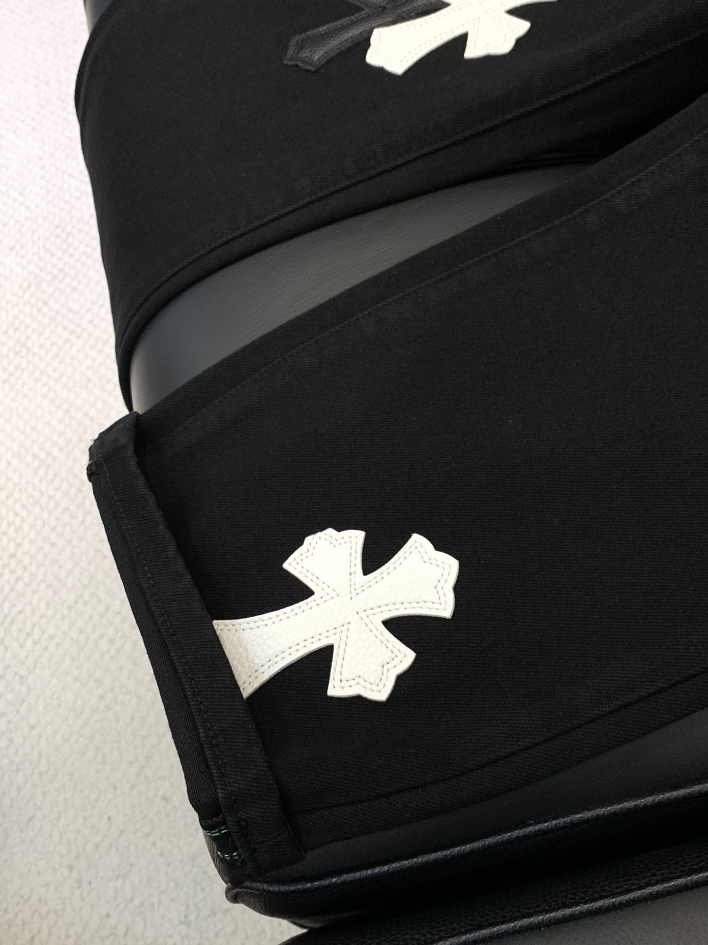 ，Chrome Hearts 克罗心，2025秋季新品，专柜同步有售，原单狠货，时尚休闲水洗牛仔裤，采用
