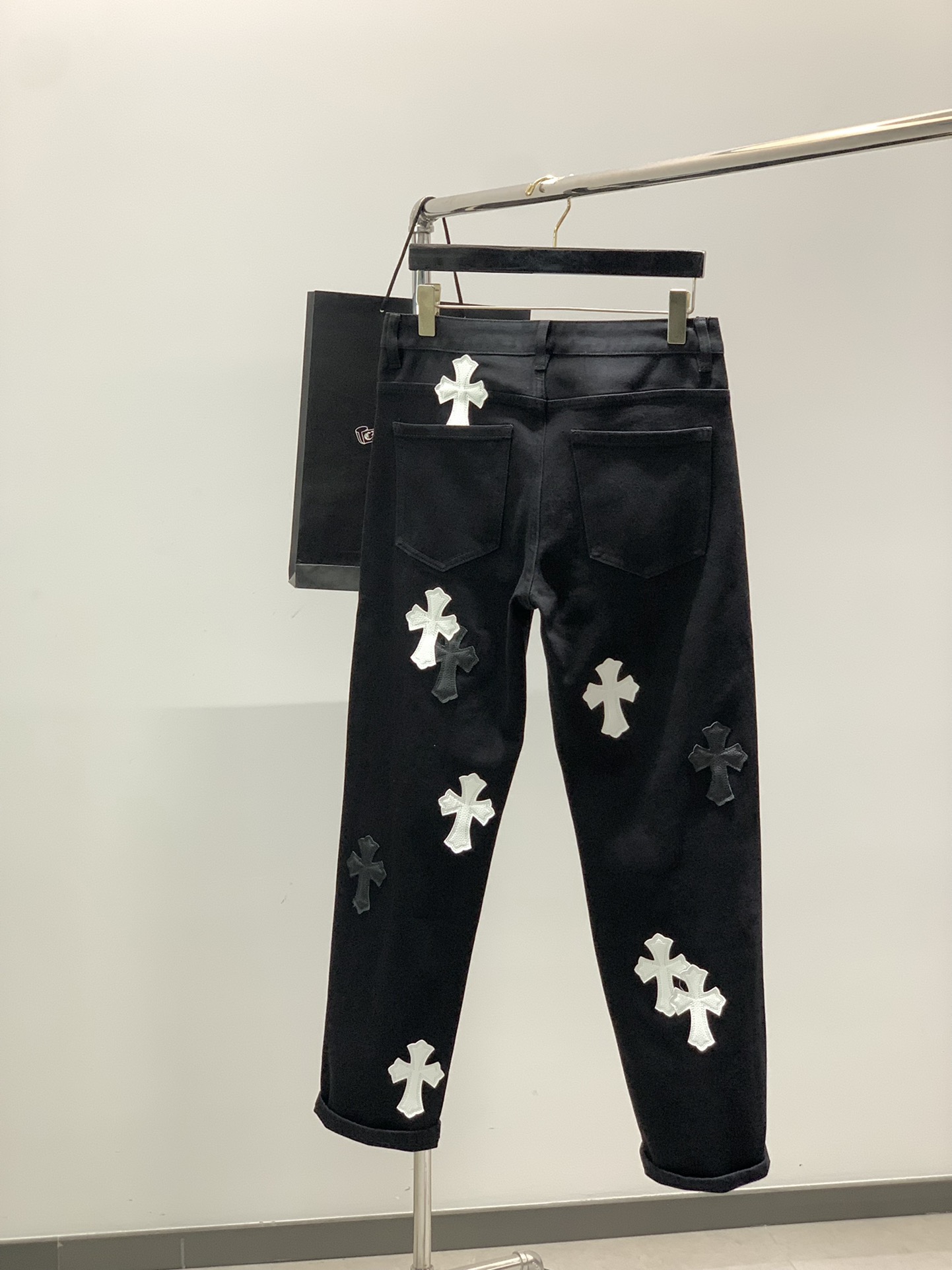 ，Chrome Hearts 克罗心，2025秋季新品，专柜同步有售，原单狠货，时尚休闲水洗牛仔裤，采用