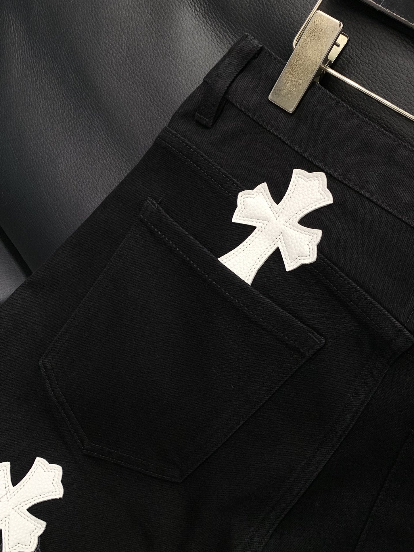 ，Chrome Hearts 克罗心，2025秋季新品，专柜同步有售，原单狠货，时尚休闲水洗牛仔裤，采用